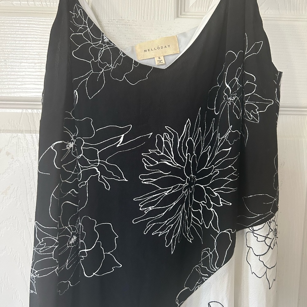 Mellóday long black and white dress